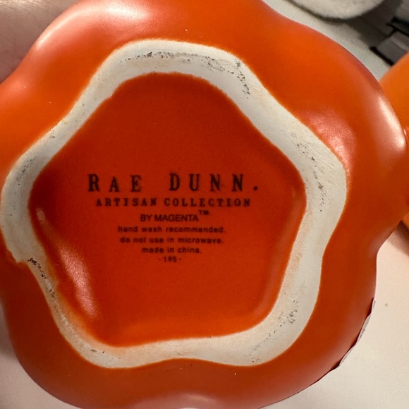 Set of two Rae Dunn pumpkin & fall mugs - Picture 4 of 6